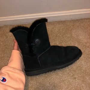 UGG women’s black bailey button boot size 5